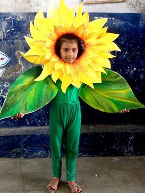 100 Cool DIY Halloween Costume for Kids for 2019 - Hike n Dip Creative Kids Halloween Costume, Sunflower Costume, Zombie Costume Kids, Flower Costume Kids, Fancy Dress Costumes Kids, Best Diy Halloween Costumes, Halloween Costume For Kids, Meme Costume, Fancy Dress Competition