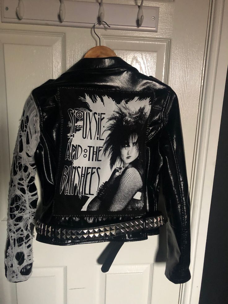 Goth Denim Jacket, Painted Leather Jacket Punk, Goth Battle Jacket, Goth Leather Jacket, Emo Jacket, Diy Leather Jacket, Diy Goth Clothes, Deathrock Fashion, Goth Diy