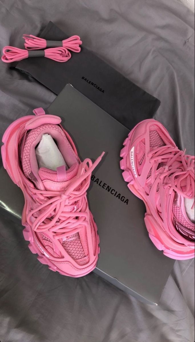 Pink Balenciaga, Pretty Sneakers, Trendy Shoes Sneakers, Dr Shoes, Pretty Shoes Sneakers, Shoes Outfit Fashion, Balenciaga Track, Fresh Shoes, Hype Shoes