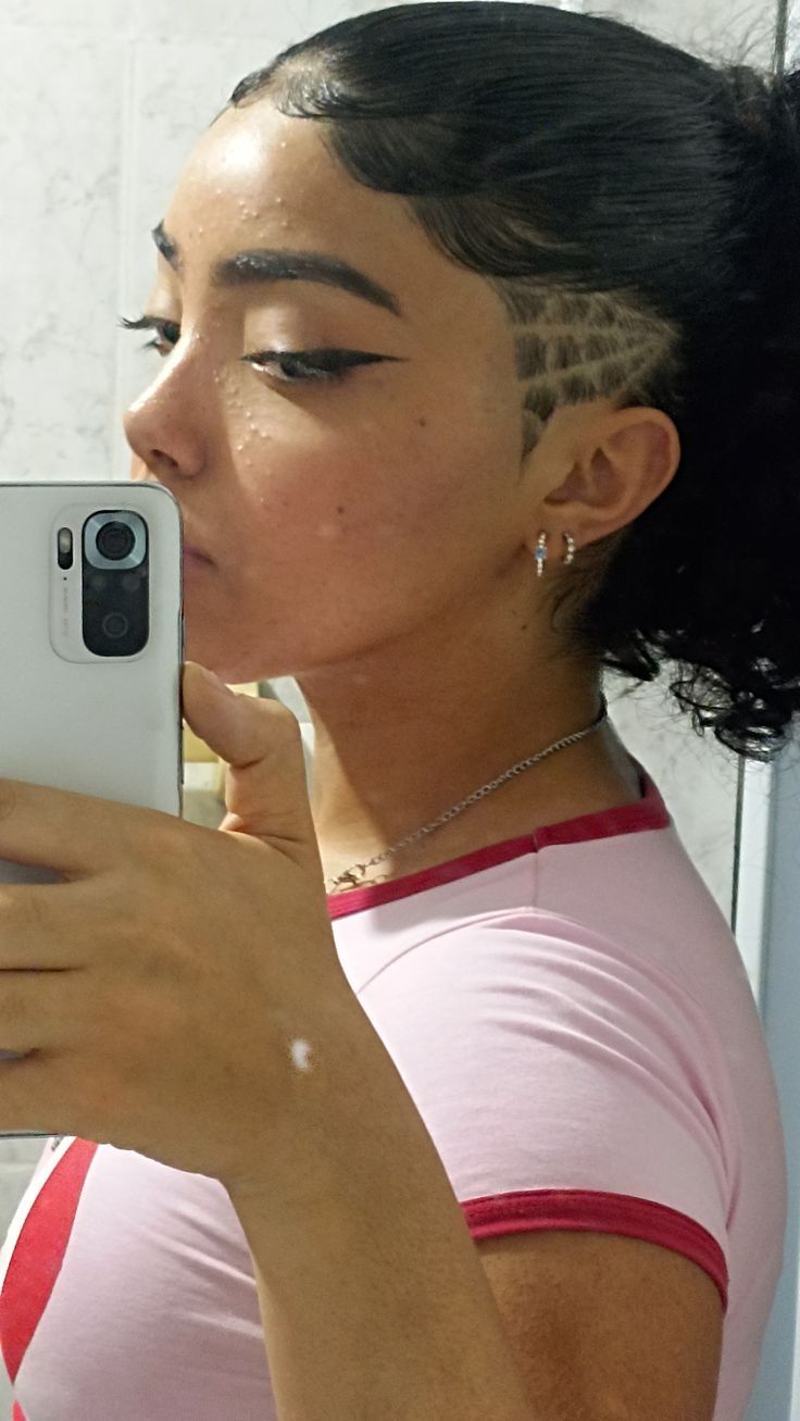 Cute Hairstyles For Short Hair With Undercut, Undercuts Black Women, Fade Haircut Women Long Hair, Small Undercut Hairstyles Women, Side Hair Designs For Women, Undercut On Women, Spider Undercut, Shaved Hair Designs For Women Side, Cute Undercut Designs