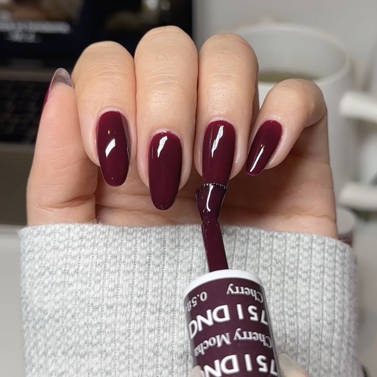 Dc Fall Nail Colors, Mocha Cherry Dnd, Dnd Fall Red Colors, Dnd Nail Polish Colors Fall, Fall Chrome Pedicure, Fall Nails Cherry Mocha, Dnd Mocha Cherry, Dnd Gel Polish Colors On Nails, Dnd Cherry Mocha Chrome