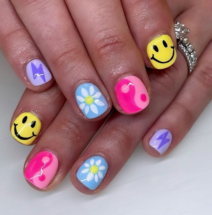 Kids Spring Nail Ideas, Kid Spring Nails, Fun Art Nails, Nail Kids Designs, Nail For Kids Cute, Girls Nails Ideas Kids, Painted Nails For Kids, Little Kid Nails Designs, Nail Ideas For Kids Simple