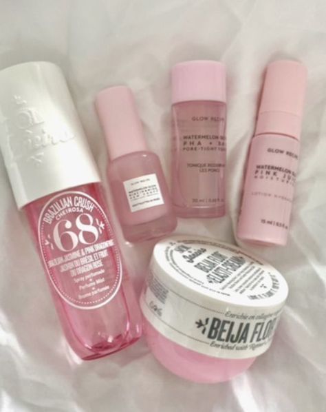 Makeup Bag Essentials, Sephora Skin Care, Shower Skin Care, Pretty Skin Care, ر�وتين العناية بالبشرة, Perfume Lover, Skin Care Items, Pretty Skin, Pink Girly Things