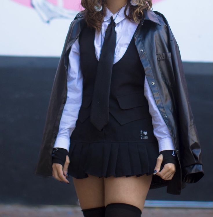 Dark Academia Black, Clothing Dark Academia, Black Vest Outfit, Korean Preppy, Sixth Form Outfits, Acubi Fashion, Cute Core, Uniform Outfits, School Uniform Fashion