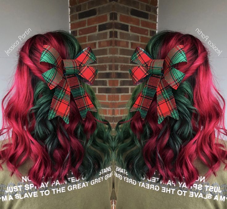 Christmas Color Hair, Red And Green Hair Color, Christmas Hair Dye, Christmas Hair Color Ideas, Christmas Hair Color, Holiday Hair Color, Red Hairstyles, Vivid Hair, Pulp Riot Hair Color