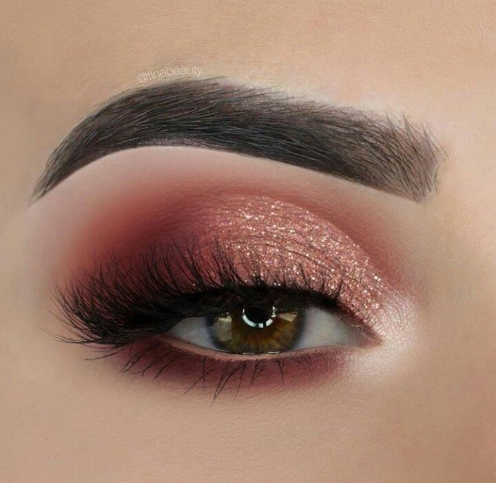 @larissamouraxx Rose Gold Eye Makeup, Halloweenský Makeup, Gold Eyeliner, Make Up Gold, Mekap Mata, Make Up Designs, Gold Eye Makeup, Makeup Sephora, Rose Gold Makeup