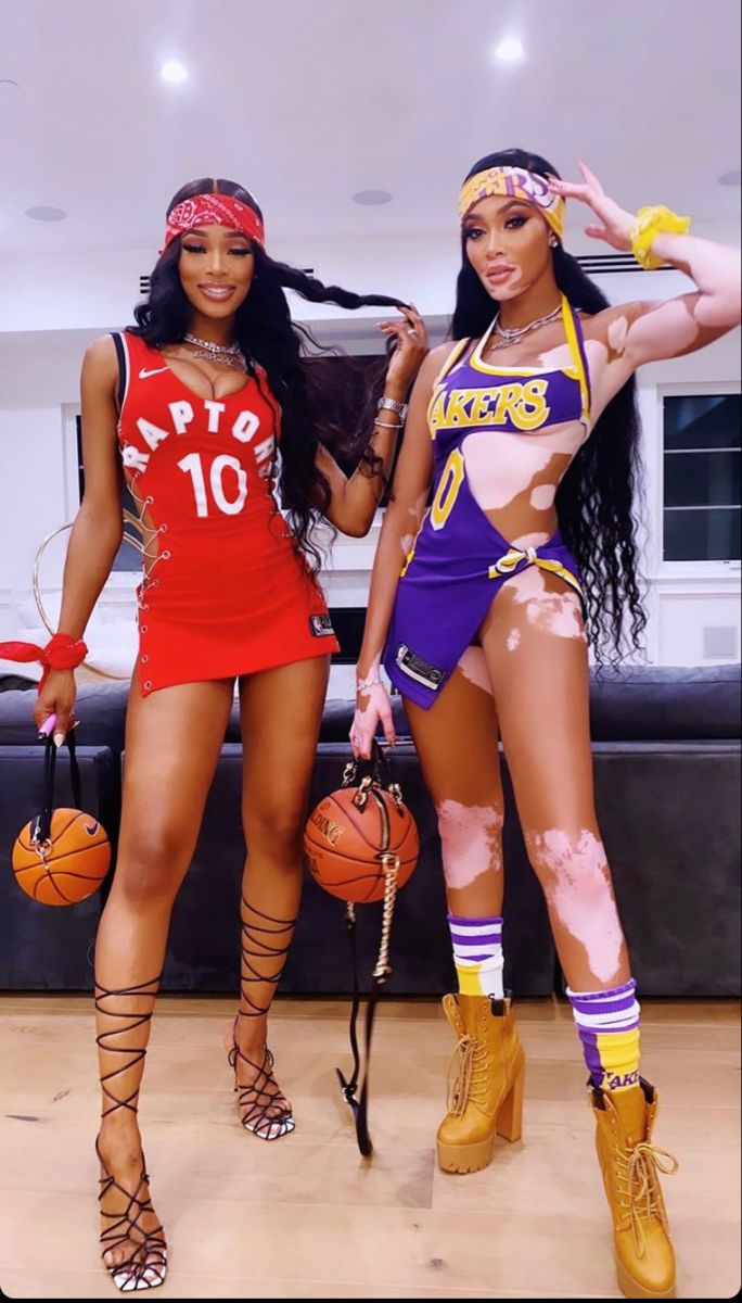 Jersey Dress Outfit 2000s, Lakers Jersey Dress, Nba Jersey Dress, Freaknik Outfits, Upcycled Jersey, Jersey Dress Outfit, Jackson Instagram, Dope Swag Outfits, Lakers Jersey