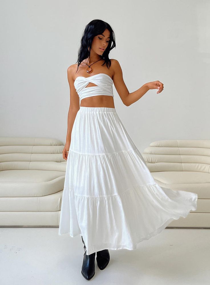 Allie Set White Ultra Europe, Crop Top And Maxi Skirt, Maxi Skirt Crop Top, Maxi Skirt Set, White Clothes, Coachella Outfit, Skirts Midi High Waisted, Off Shoulder Crop Top, Strapless Tops