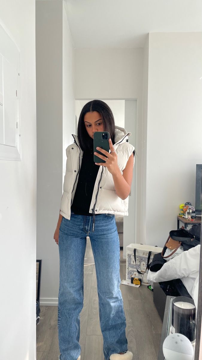 Puffer Waistcoat Outfit, Aritzia Super Puff Vest Outfit, Aritzia Super Puff Vest, Super Puff Vest Outfit, White Sleeveless Outfit, Superpuff Vest, Puff Vest Outfit, Super Puff Outfit, Aritzia Vest