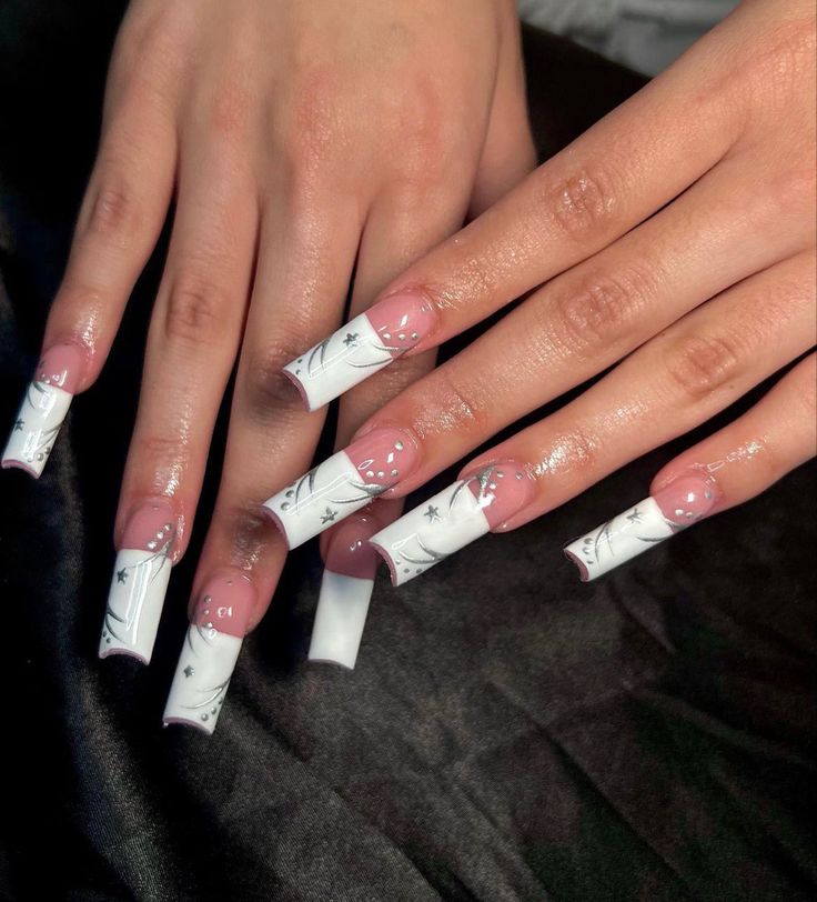 @/nailsonglo on ig Square 2000s Nails, Long French Tip Designs, French Tips Nails Design, Original French Tip Nails, Straight Across French Tip, Spanish Tips Nails, 90s French Nails, Medium Y2k Nails, Square French Tip Acrylic Nails 2000s