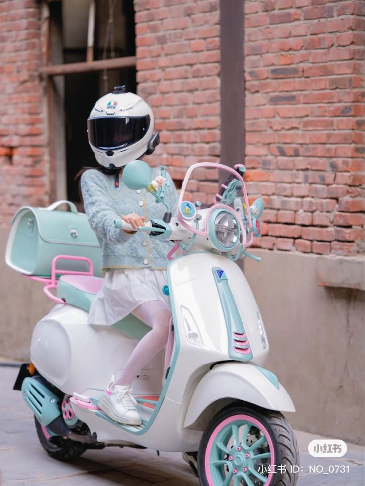 Moped Scooter Accessories, Pink Moped Aesthetic, Pink Vespa Aesthetic, Kawaii Motorcycle, Cute Moped, Aesthetic Scooter, Cute Vespa, Scooter Aesthetic, Cute Scooter