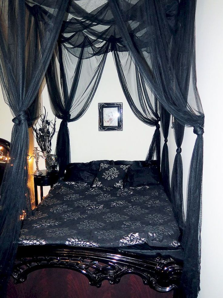 Nice 46 Captivating Gothic Canopy Bed Curtain Design Ideas With