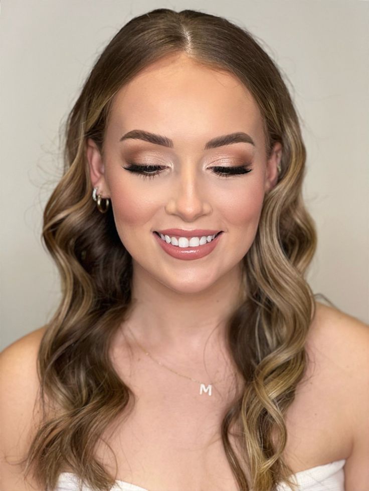 Bride Makeup Natural, Make Up Sposa, Simple Wedding Makeup, Bridemaids Hairstyles, Fair Skin Makeup, Wedding Eye Makeup, Glam Wedding Makeup, Wedding Makeup For Brown Eyes, Bridesmaid Hair Makeup