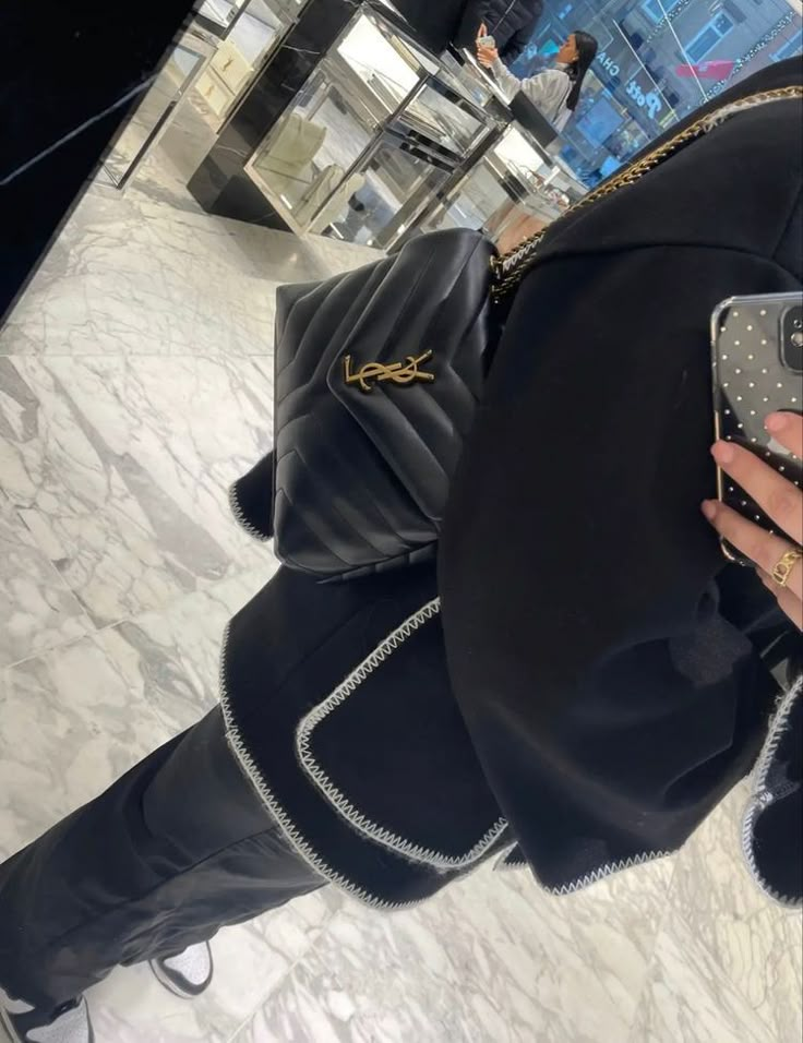 Ysl Loulou Bag Outfit, Bag Instagram Story, Ysl Bag Outfit, Ysl Loulou Bag, Black Bag Outfit, Bag Ysl, Ysl Saint Laurent, Dream Bag, Bag Outfit