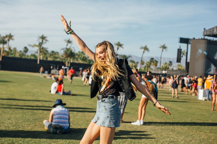 Street style Coachella 2017 © Condé Nast Internacional Coachella 2014, Coachella 2017, Coachella Inspiration, Dance Forever, Mini Denim Shorts, Coachella Fashion, Coachella Festival, Festival Style, Original Fashion