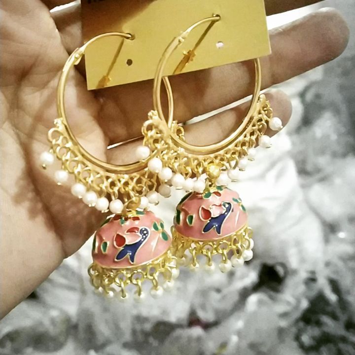 0 Likes, 0 Comments - Khushi Creation (@khushicreationrajkot) on Instagram: “Meena love ❤😘 #meenakari #meenakariwork #jhumkalover #jhumkacollection @khushicreationrajkot” Golden Earrings, Trendy Earrings, Temple Jewellery, Simple Earrings, Gold Earrings, Hoop Earrings, Charm Bracelet, Gold, On Instagram