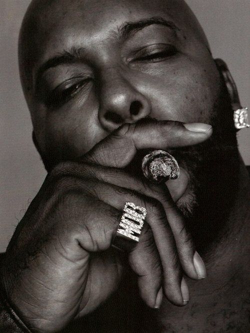 Suge Knight (born Marion Knight Jr. (Suge comes from "Sugar Bear", a childhood nickname) #BlackandWhite #photography #BlackAndWhitePhotos 2pac And Biggie, Men Street Outfit, Hood Rich, Woo Man, Afro Fade, Tupac Art, Suge Knight, Straight Outta Compton, Good Cigars