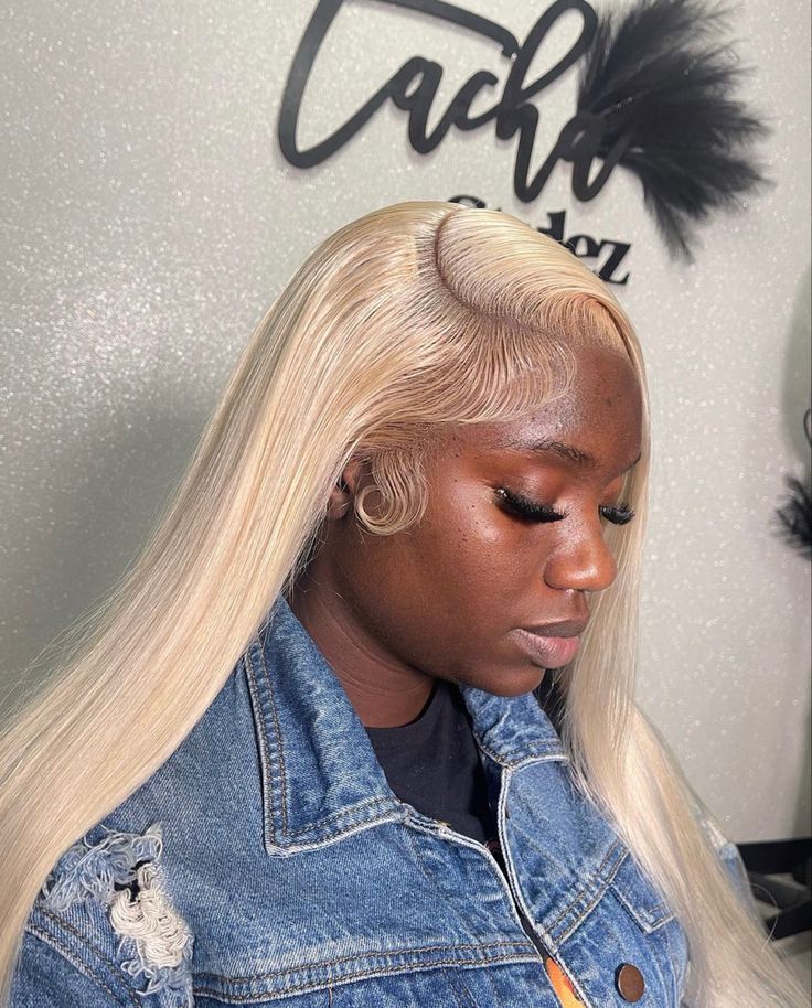 Brown Roots Blonde Hair Wig, Brown Roots Blonde Hair, Blonde Hair With Brown Roots, Blonde Hair Wig, Roots Blonde Hair, Blonde Hair With Roots, Hairstyle Inspo, Collar Bone, Side Part