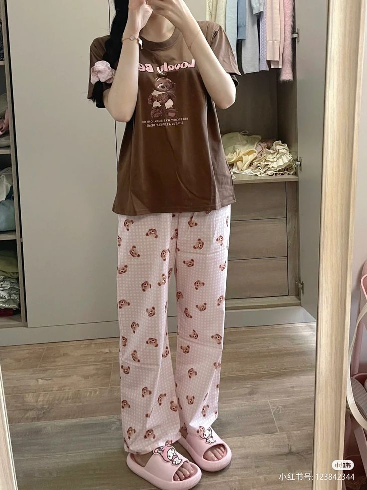 T Shirt Pajamas Aesthetic, Korean Pajamas Aesthetic, Pjs Korean, Pajamas Outfit Ideas, Korean Home Outfit, Korean Pjs, Korean Home Clothes, Piyama Aesthetic, Korean Pijama