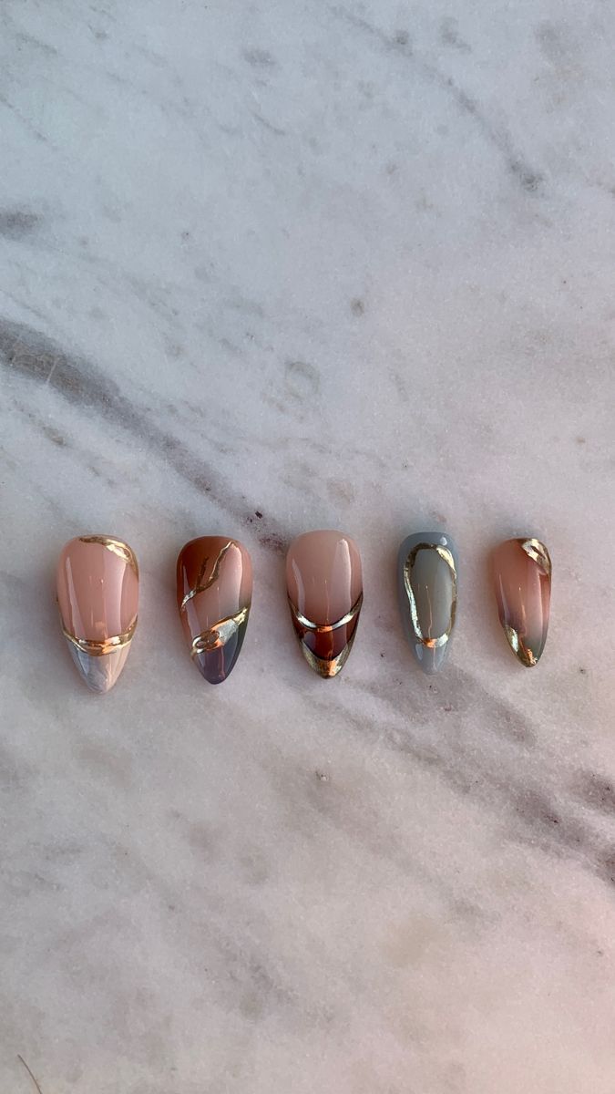 2024 Minimalist Nails, Celestial Almond Nails, Aura Nails Brown, Chrome Nails Art, Nails Dainty, Nail Inspo Chrome, Nails Jewellery, Dainty Nails, Belle Nails