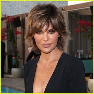 Rhinna Hairstyles, Lisa Rhinna Hairstyles, Short Shaggy Haircuts, Diy Hair Color, Real Housewives Of Beverly Hills, Lisa Rinna, Short Layered Haircuts, Housewives Of Beverly Hills, Blonde Hair With Highlights