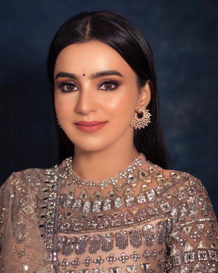 Subtle Indian Makeup Looks, Light Makeup Indian Wedding, Subtle Dewy Makeup, Makeup Looks On Lehenga, Minimal Engagement Look Indian, Dewy Makeup Look Wedding Indian, Sangeet Makeup Look Simple, Light Party Makeup Indian, Light Bridal Makeup Indian Wedding