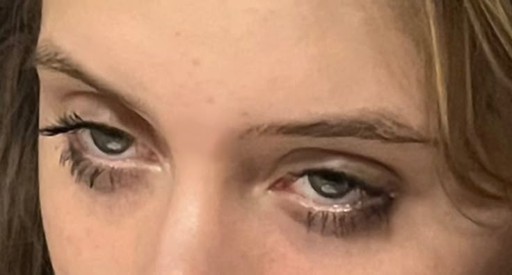 Wide Eyes Aesthetic, High Aesthetic Eyes, Bug Eyes Aesthetic, Make Up Tired Eyes, Tired Eye Reference, Angry Eyes Aesthetic, Makeup Tired Eyes, Dark Under Eyes Aesthetic, Dark Undereyes Makeup