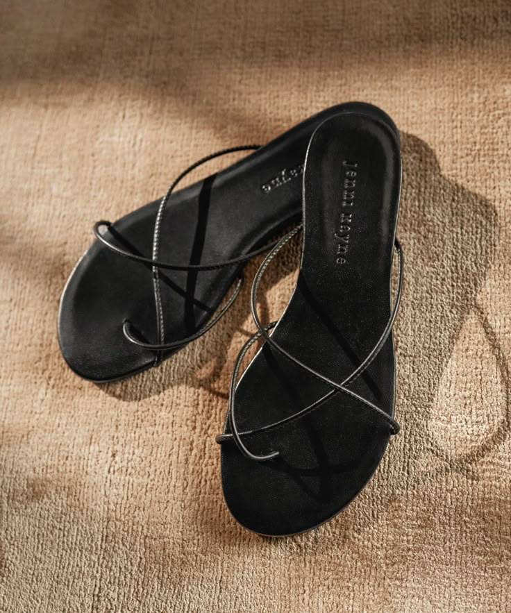 Eve Sandal Black Minimalist, effortless, and refined this strappy sandal is an instant seasonal staple. Nappa Leather. Made in Spain. Flat strappy sandal. Shoes Wishlist, Zara Sandals, Strappy Sandals Flat, Black Minimalist, Black Flip Flops, Shoe Wishlist, Food Babe, Jenni Kayne, Casual Day Outfits