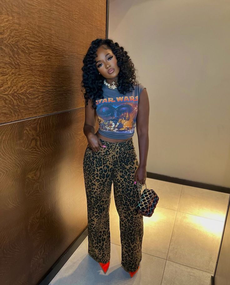 Bronze Jeans Outfit, De’arra Outfits, Leopard Skin Outfit, Hbcu Yard Outfits, Leapord Print Jean Outfits, Leopard Leggings Outfit Winter, Everyday Outfit Black Women, Outfits For Slim Black Women, Burgandy Outfits For Black Women