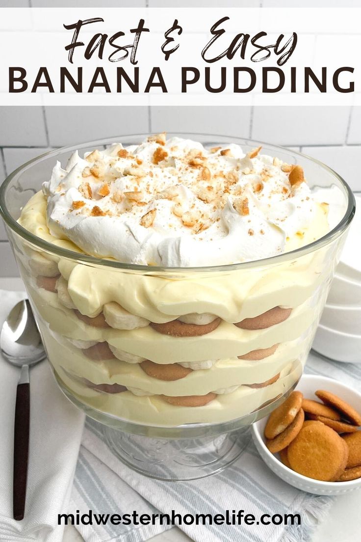 an easy banana pudding in a glass bowl