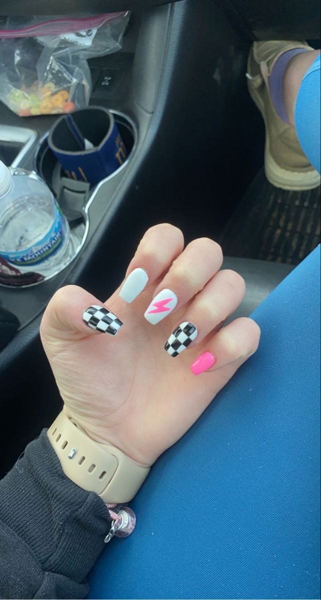 Cute Nails Acrylic Square Short, Shania Twain Concert Nails, Coffin Western Nails, County Fair Nails Ideas, Checkered Nails Coffin, Cute Western Nails Acrylic Coffin, Nail Ideas Country, Nails Western Rodeo, Coffin Checkered Nails