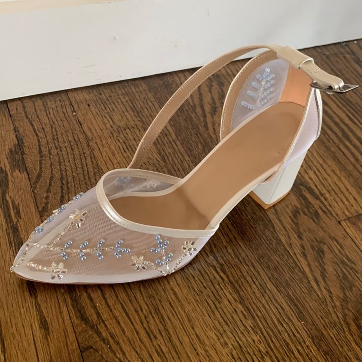 a pair of women's shoes sitting on top of a wooden floor