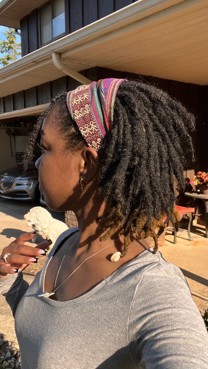 Loc Accessories Black Women, Really Short Locs, Short Dreads Styles For Women, Short Starter Locs Hairstyles, Locs Aesthetic, Short Dread Styles, Locs Black Women, Short Dreads, Short Locs