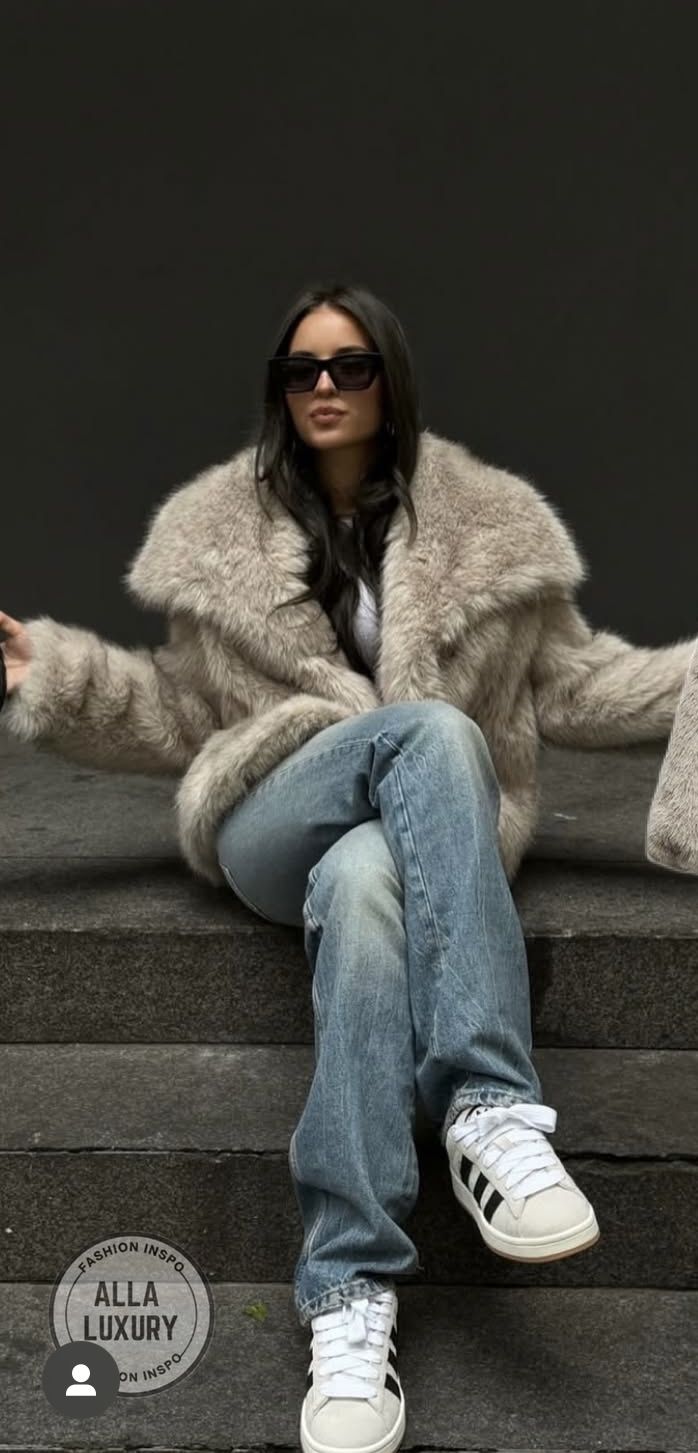 Casual Edgy Outfits, Fur Coat Outfits, Faux Fur Coats Outfit, Sandals Design, Nyc Winter Outfits, Winter Fashion Outfits Casual, Foto Poses, Cold Weather Outfits, Lily Collins