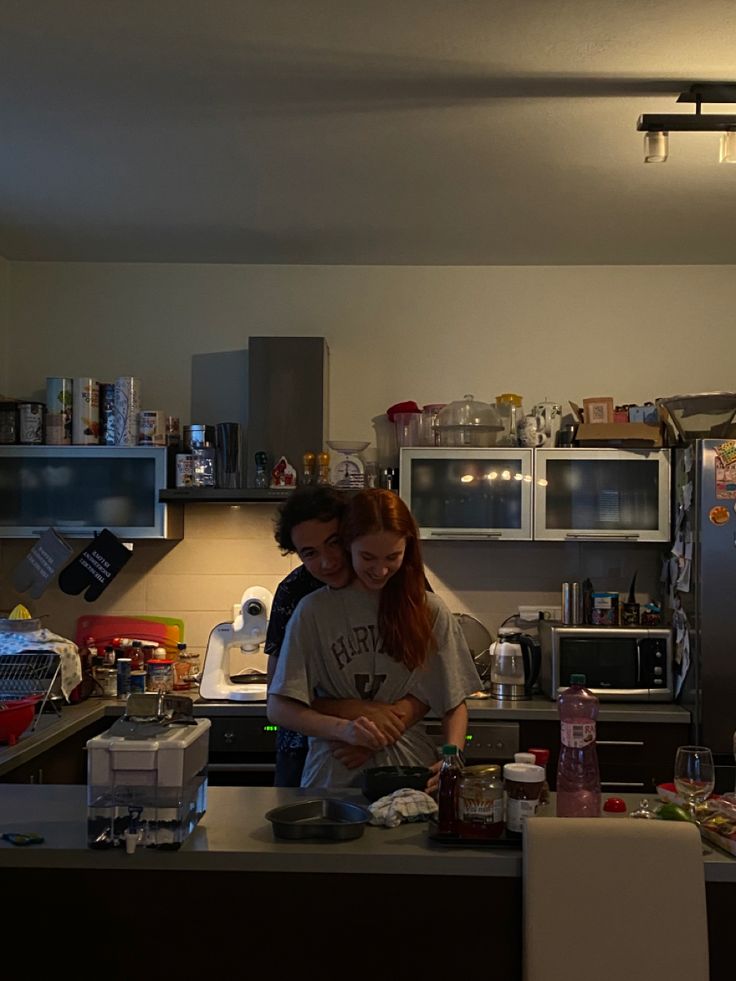 Couples Cooking Together, Move In With Boyfriend, Apartment With Boyfriend, Boyfriend Dinner, Couple Apartment, 20s Aesthetic, Me And My Boyfriend, Making Dinner, Couple Cooking