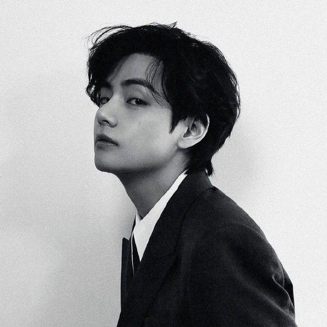 #taehyung #bts #icon #dark #bangtan #hot #v #tae #sexy Taehyung Black, Bts Black And White, Jung So Min, Albus Dumbledore, Taehyung Photoshoot, Taehyung Wallpaper, V Kim Taehyung, Kim Taehyung Funny, Kim Taehyung Wallpaper