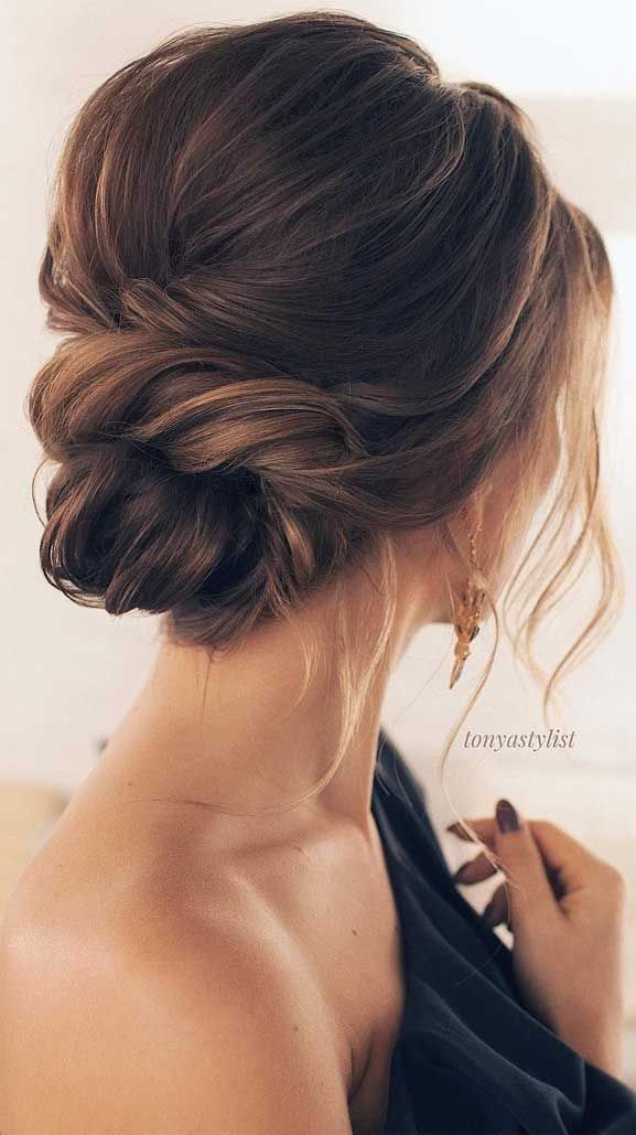 Looking for a perfect wedding hairstyle for your wedding day, these side twisted updo wedding hairstyle,braided with messy updo hairstyle ideas. Beautiful Wedding Updos For Any Bride Looking For A Unique Wedding Hairstyle, upstyle, messy updo hairstyles Wedding Hair Up, Guest Hair, Romantic Wedding Hair, Romantic Hairstyles, Bridal Hair Updo, Wedding Hair Inspiration, Low Bun, Wedding Hair Down, Short Wedding Hair