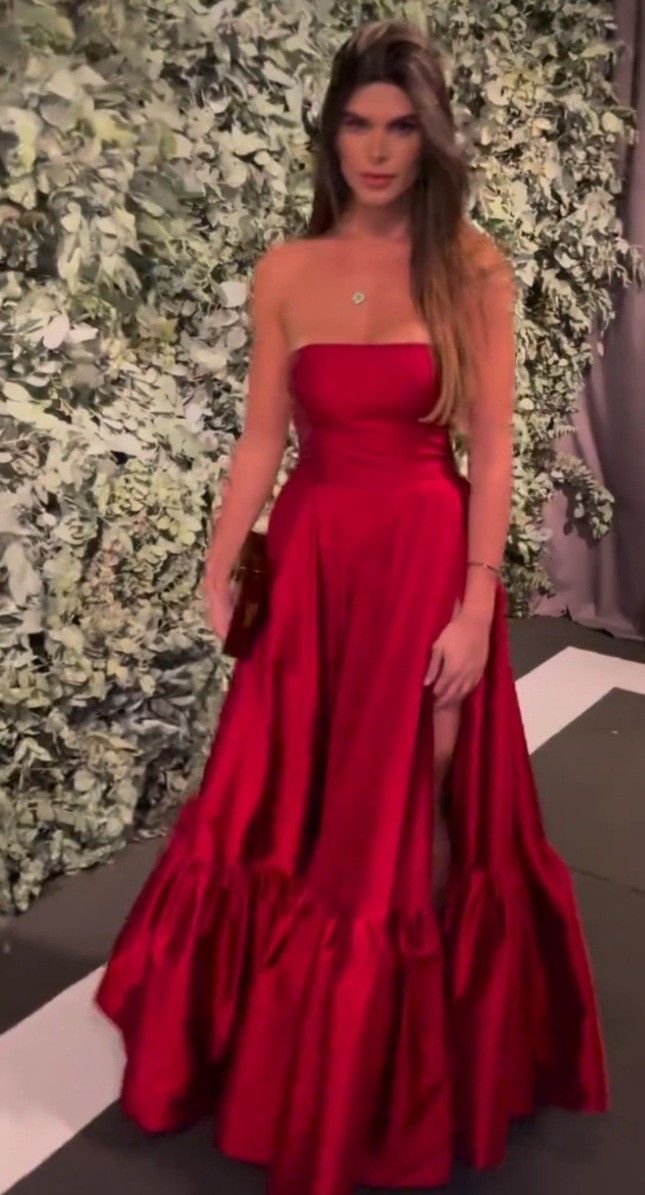 Bright Dresses Formal, Red Ruffle Prom Dress, Red Prom Dress Strapless, Patterned Prom Dress, Red Prom Dress A Line, Prom Dress Preppy, Trendy Prom Dresses 2023, Strapless Red Prom Dress, Preppy Prom Dresses