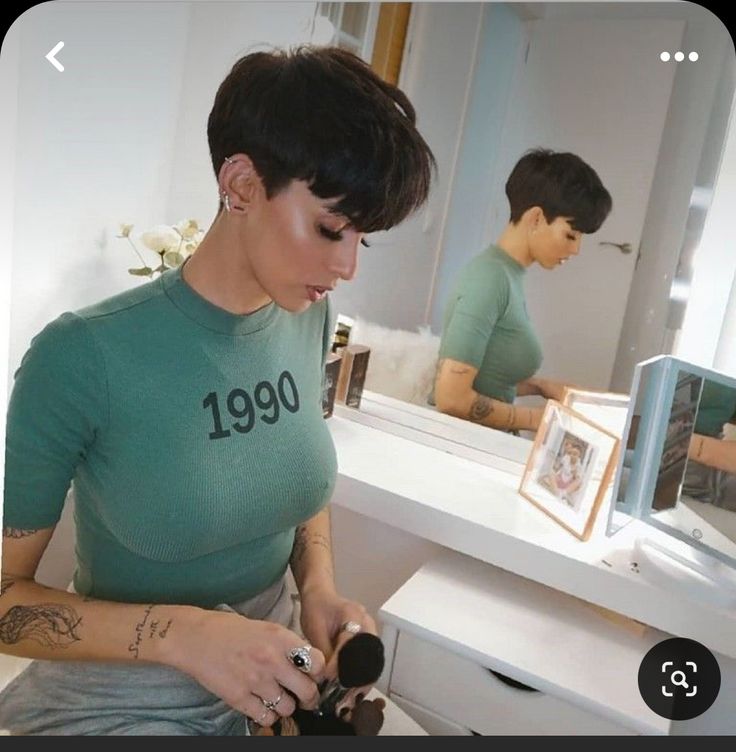 Pelo Ulzzang, Black Hair Short Cuts, Short Shaved Hairstyles, Natural Hair Short Cuts, Short Hair Black, Short Hair Pixie, Short Sassy Hair, Short Hair Pixie Cuts, Sassy Hair