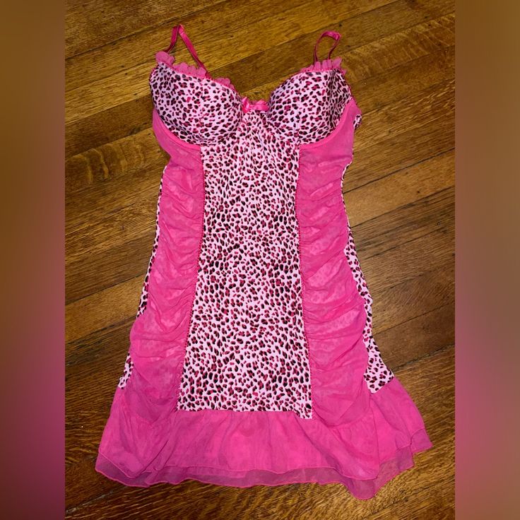 This Is An Absolutely Adorable Lingerie Piece. It Has Adjustable Bra Straps And Goes Right Past Your Bottom. It Has Sheer Hot Pink Panels Down The Sides And Stretchy And Soft Hot Pink Cheetah Print Fabric In The Center And On The Back. It Is Brand New With. Circa 2005ish. Thinly Lined To Give Your Bust Shape, But Not Heavily Padded. Would Look Absolutely Hot With Black Leggings For A Y2k Party Or Costume Event. Hot Pink Cheetah Print, Mcbling Fashion, Bustier Lingerie, Pink Cheetah Print, Catty Noir, Gyaru Fashion, Pink Cheetah, 2000s Fashion Outfits, Pink Leopard