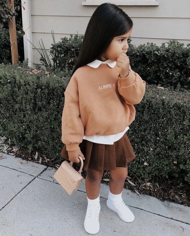 Kids Winter Fashion Girl, Kids Outfits Daughters, Kids Street Style, Kids Fall Outfits, Mom Daughter Outfits, Girls Spring Outfits, Kids Fashion Inspiration, Trendy Girls Outfits, Clothes For Boys