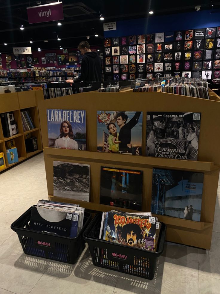 there are many books on display in the store