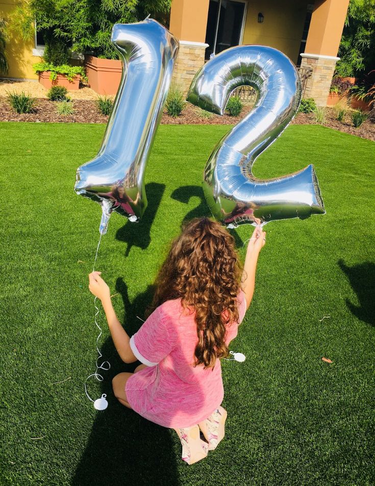 Hello 13 Birthday, 13 Birthday Picture Ideas, Birthday Picture Ideas, Money Wallpaper Iphone, 12 Birthday, Birthday Picture, 13 Birthday, Graduation Photography Poses, Cute Birthday Pictures