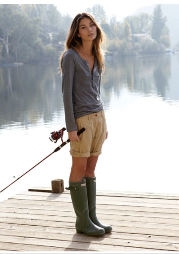 Rainboots Outfit Summer, Sperry Rain Boots Outfit, Rainy Boots Outfit, Rain Boots Outfit Spring, Hunter Rain Boots Outfit, Hiking Core, Rain Boots Outfit, Countryside Outfit, Falls Aesthetic