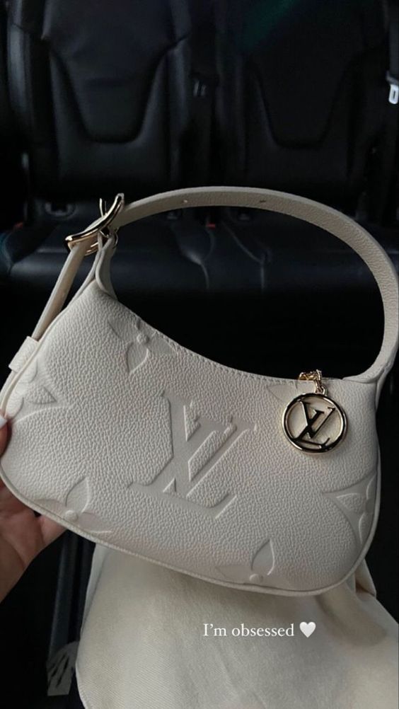 Tas Lv, Sac Louis Vuitton, My Style Bags, Trendy Purses, Dr Shoes, Luxury Bags Collection, Handbag Essentials, Girly Bags, Fancy Bags