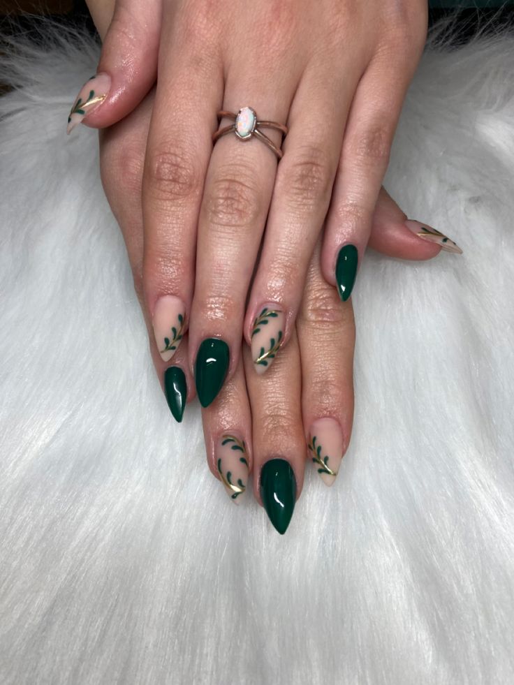 Cute Nails Dark Green, Forest Green Acrylics, Elegant Emerald Green Nails, Emerald Green Nail Designs Simple, Homecoming Nails Dark Green, Acrylic Nail Designs Dark Green, Emerald Gel Nails, Wedding Nails Green And White, Simple Dark Green Nail Designs