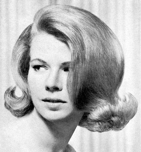 60s flip hairstyle 1960s Hair And Makeup, 60's Hair, 60s Hairstyles, 1960s Women, Interesting Hair, Hair Doos, 1960s Hair, 50s Hairstyles, 60s Hair