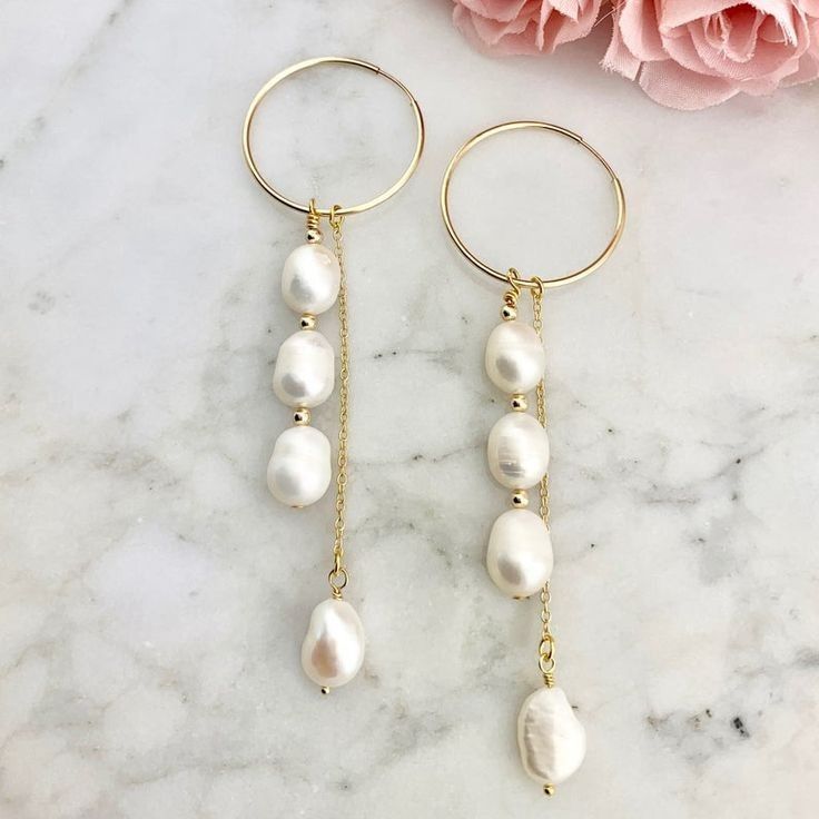 Chandelier Earrings Gold, Earrings Gold Hoops, Pearl Chandelier Earrings, Long Pearl Earrings, Pearl Chandelier, Long Chain Earrings, Gold Chandelier Earrings, Earrings Inspiration, Handmade Wire Jewelry