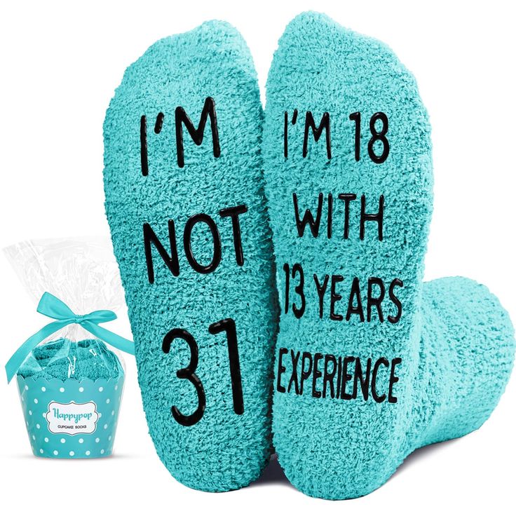 i'm not with 31 years experience socks and cup gift set in turquoise color