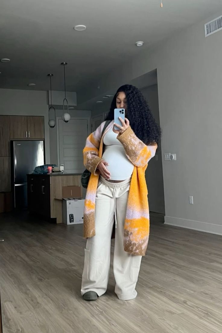 #follow #pregnant #pregnancy #motherhood #mother #babies #fashion #fashionista #fashionable #clothing #clothes #style #stylish #blogging #blogger #blog Looks Rihanna, Pregnant With A Girl, Babies Fashion, Black Motherhood, Pregnancy Belly Photos, Cute Pregnancy Pictures, Trendy Maternity Outfits, Pregnancy Goals, Preggo Fashion